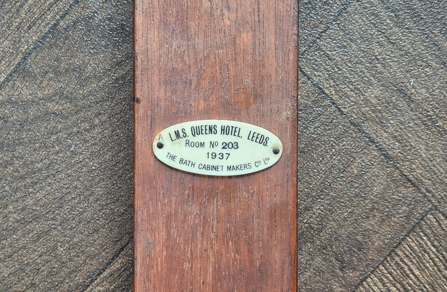 Bath Cabinet Makers Queens Hotel Leeds 1937 Oak Luggage Rack
